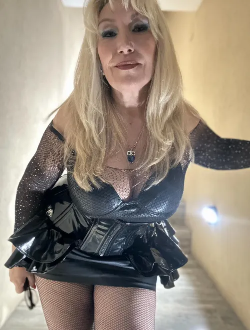 Upvote and say yes if you're under 8 inches