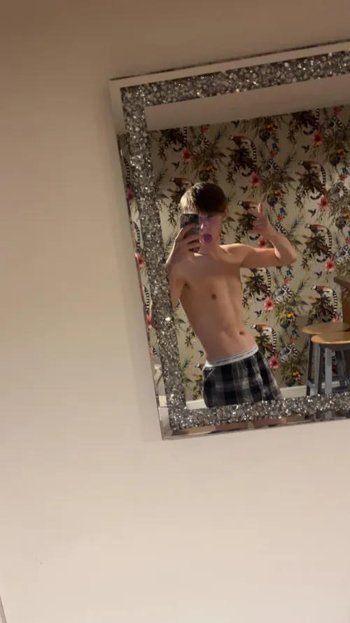 Who wants to worship a cruel twink cash master. Let me drain ur wallet as I tell u how I’m better than you