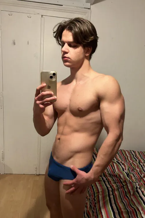 (20)Do you like me wearing speedo?