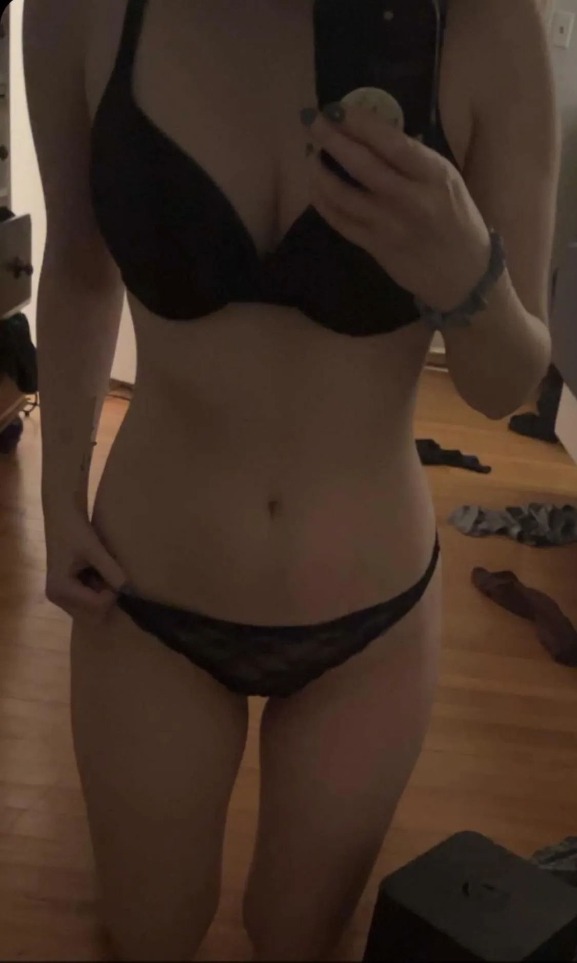 28 [f4m] guess who’s gonna be naked in a hot tub at OBX on vday?