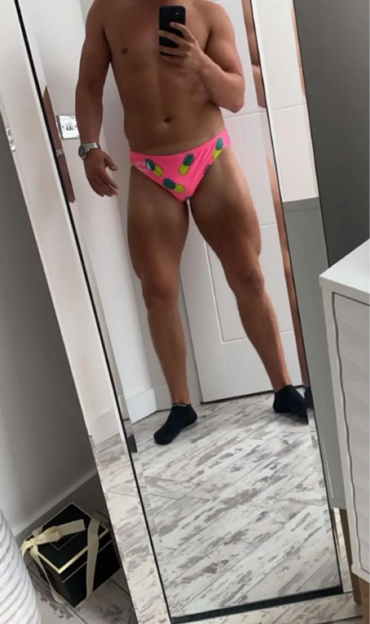 28m4m/mf fit Aussie guy looking to discreetly host some fun on the Gold Coast this week. Visiting. Fit lads only. 18-35. Can do anon/seated Gloryhole too if preferred.