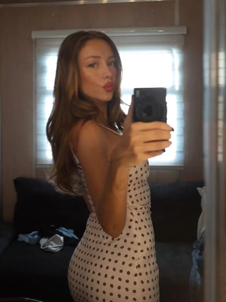 Ester | Curvy x white dress.. | IG | 2024 