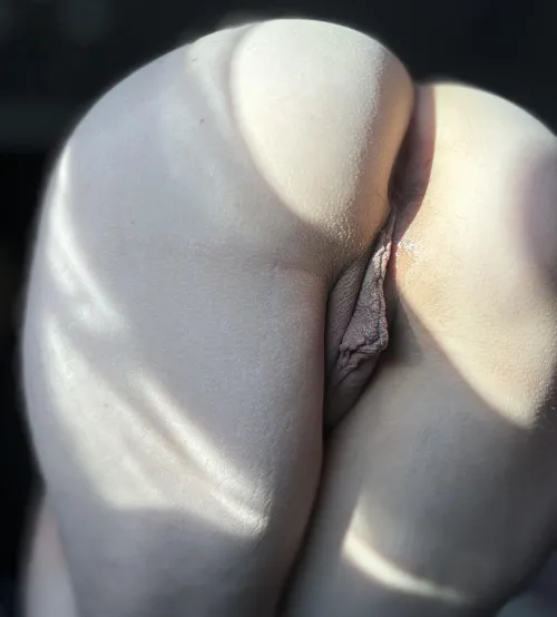 I love taking pretty pictures of my meaty pussy <3