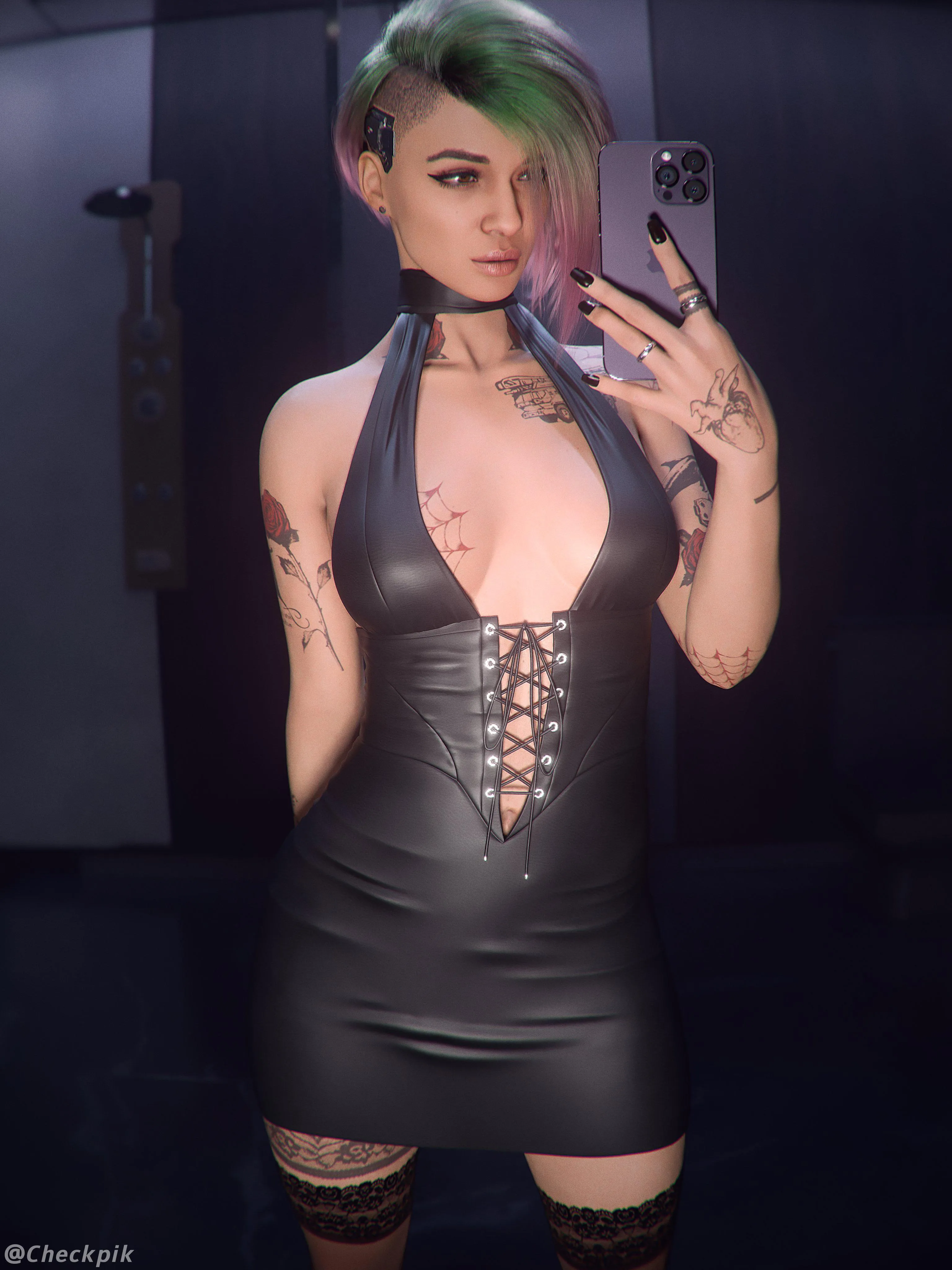 Judy taking a selfie (Checkpik)