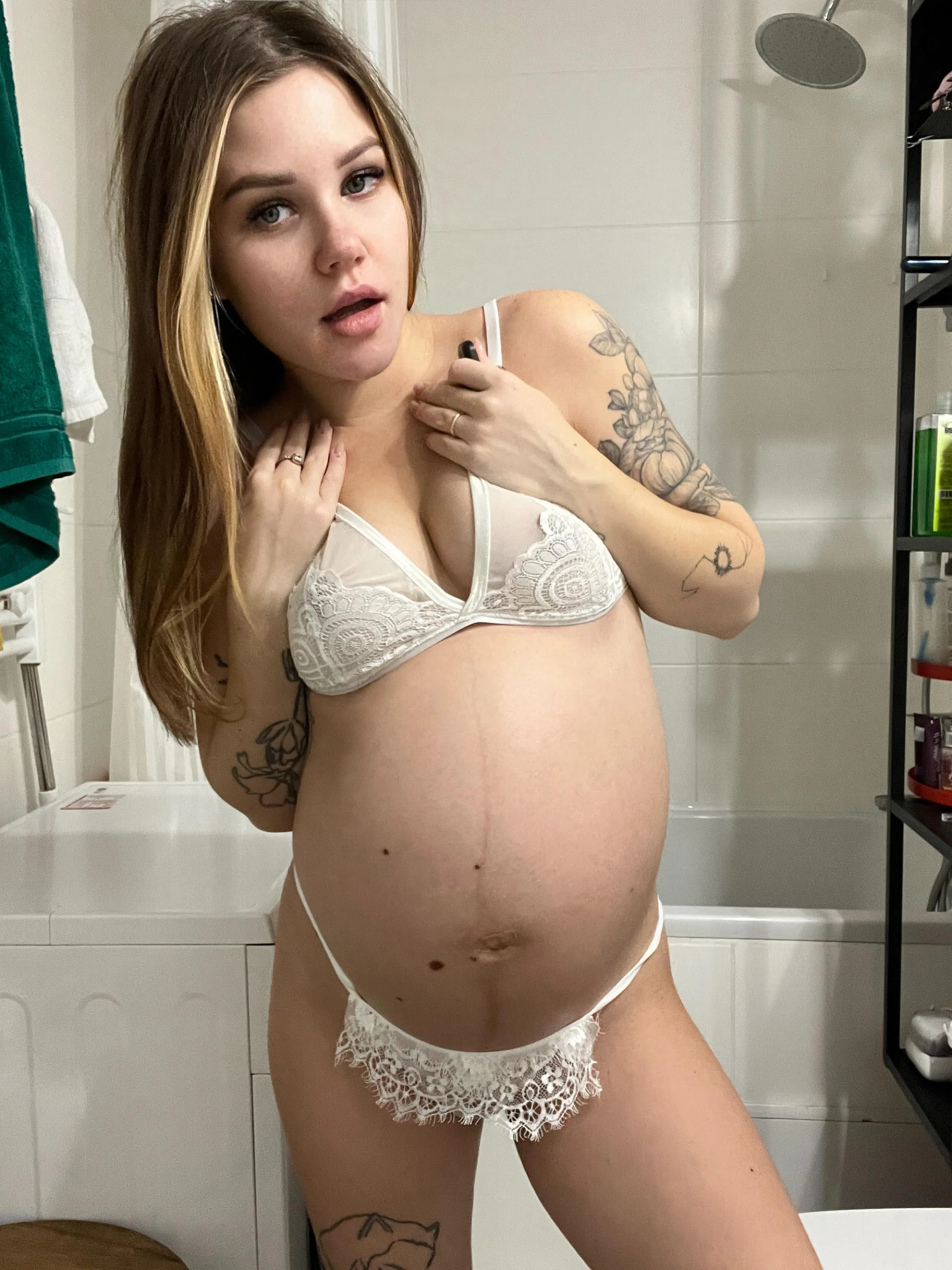 My pregnant bump wants to be flooded with your sperm