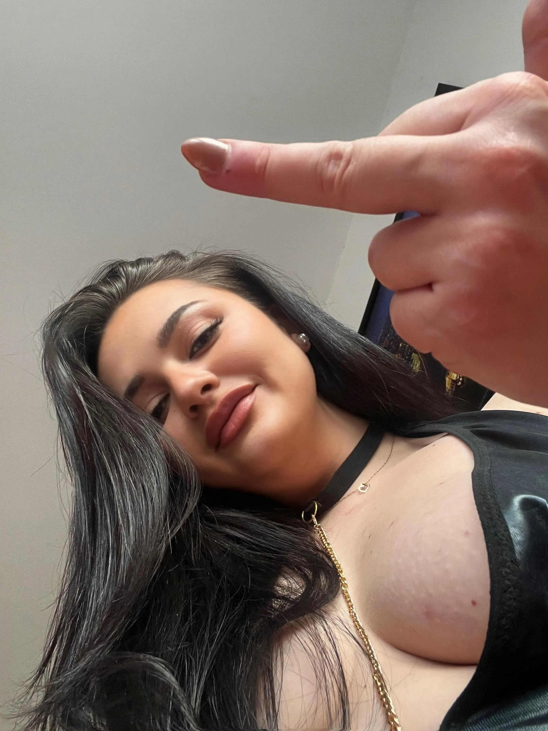 Oh no, is my middle finger triggering your wallet again?