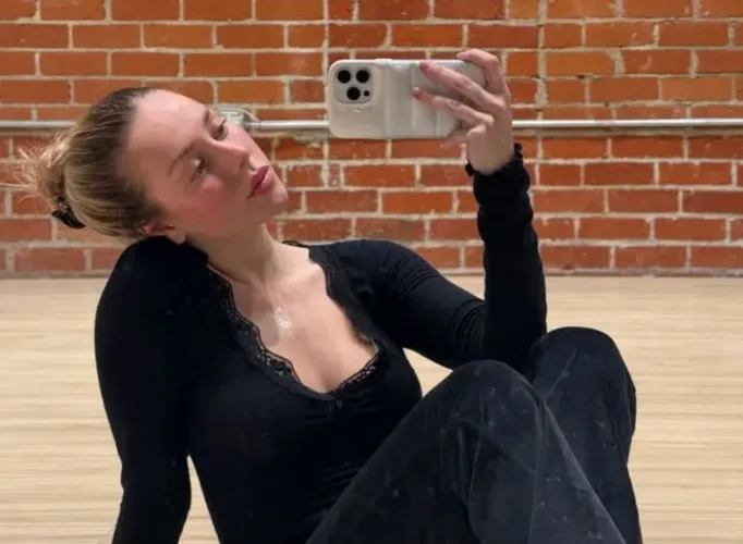 posing for ig story