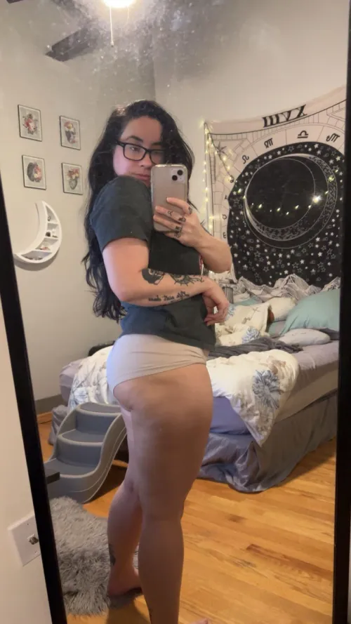 [selling] fetish panties, jars, vials, along with scat & piss premades!