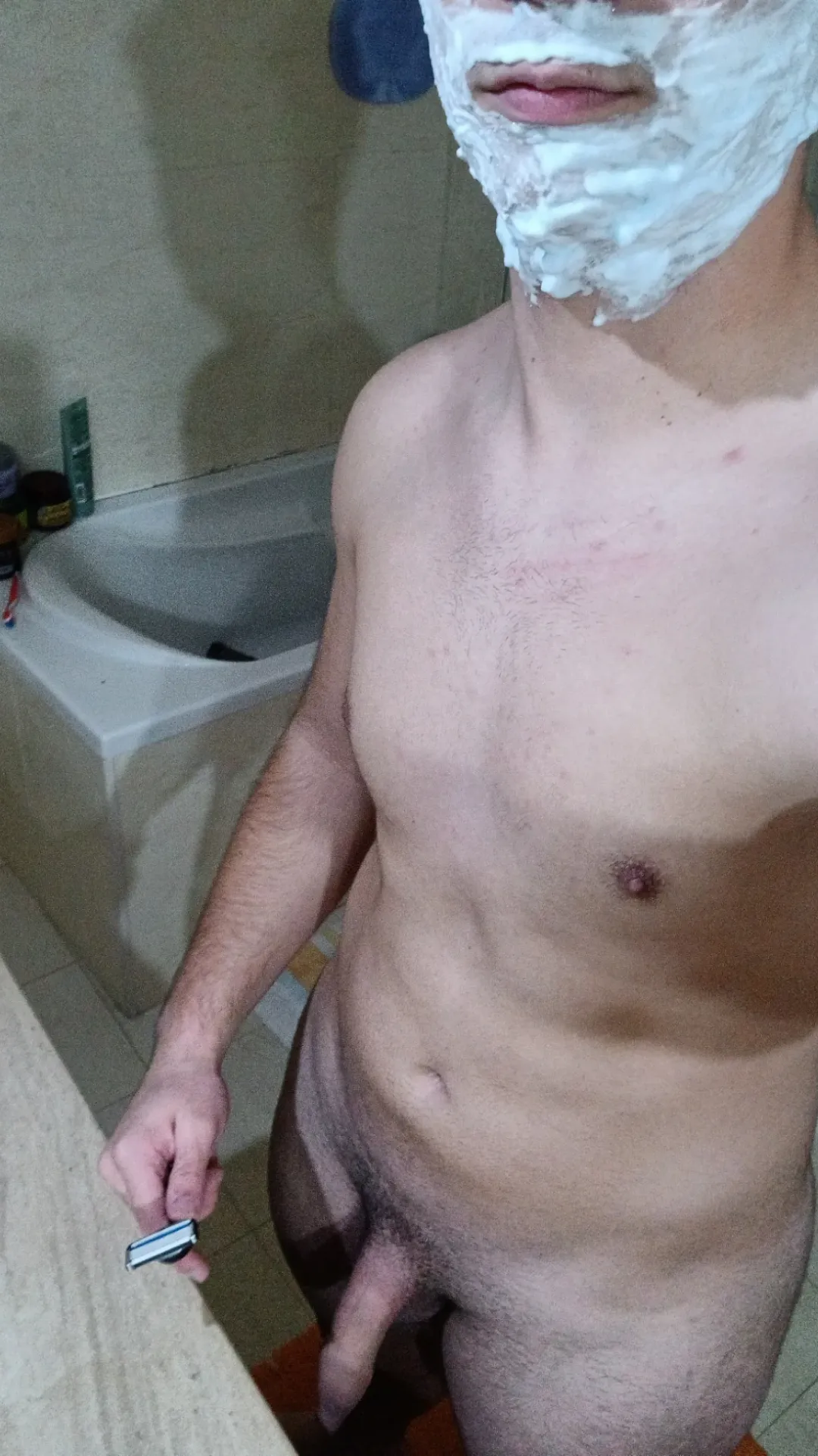 Shaving naked avoids so many dirty clothes ahahaha