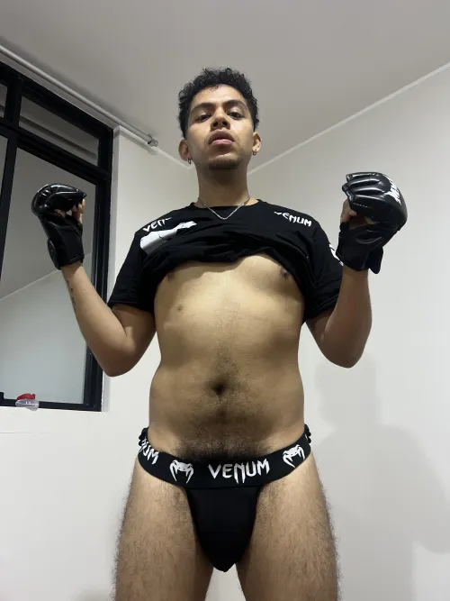 This boxing king will have you begging for more of this bulge.