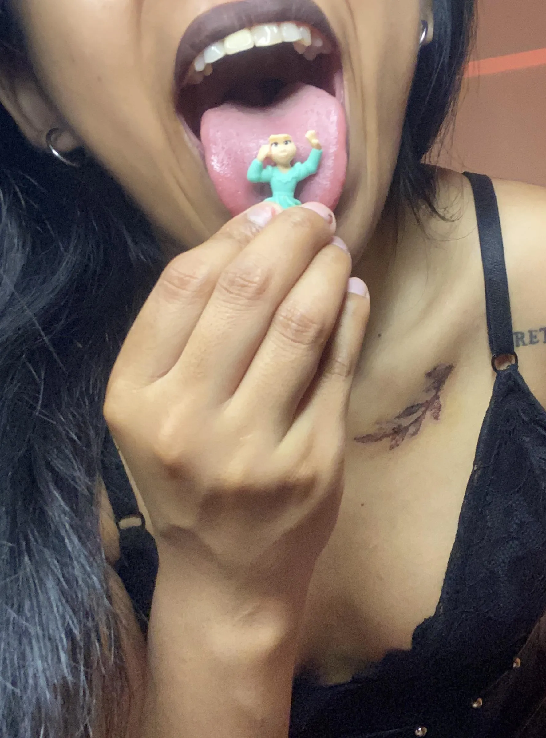 UPSSSSS I THINK I HAD MY TINY SLAVE LUNCH