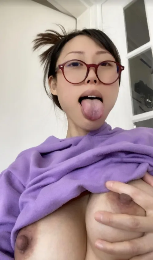 Do any white guys prefer asian milfs like me?