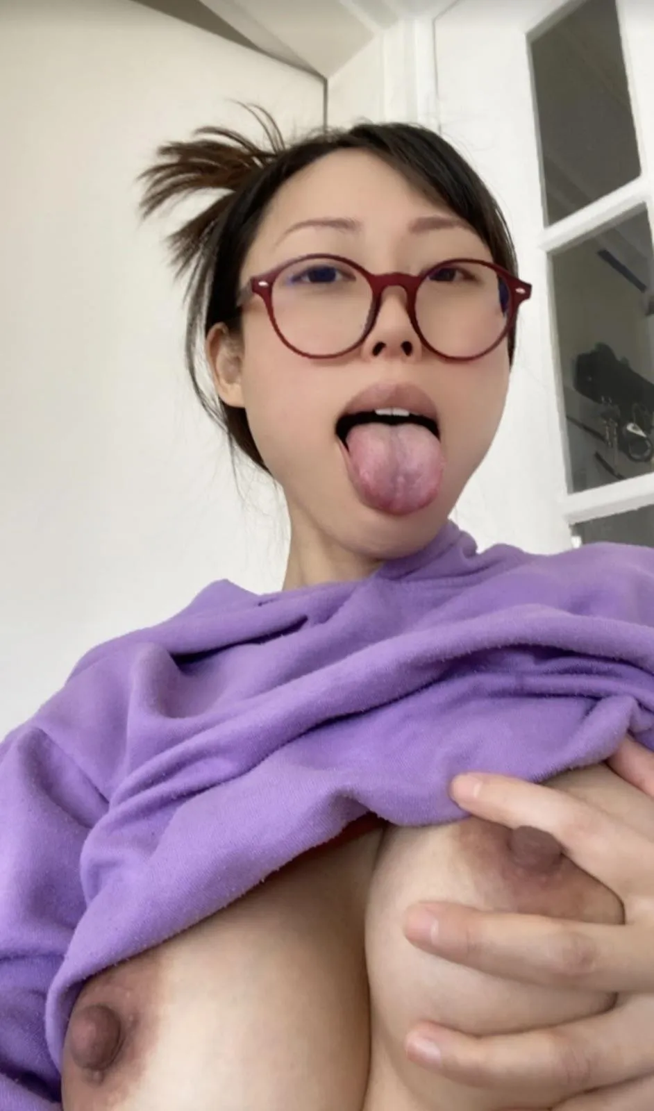 Do any white guys prefer asian milfs like me?