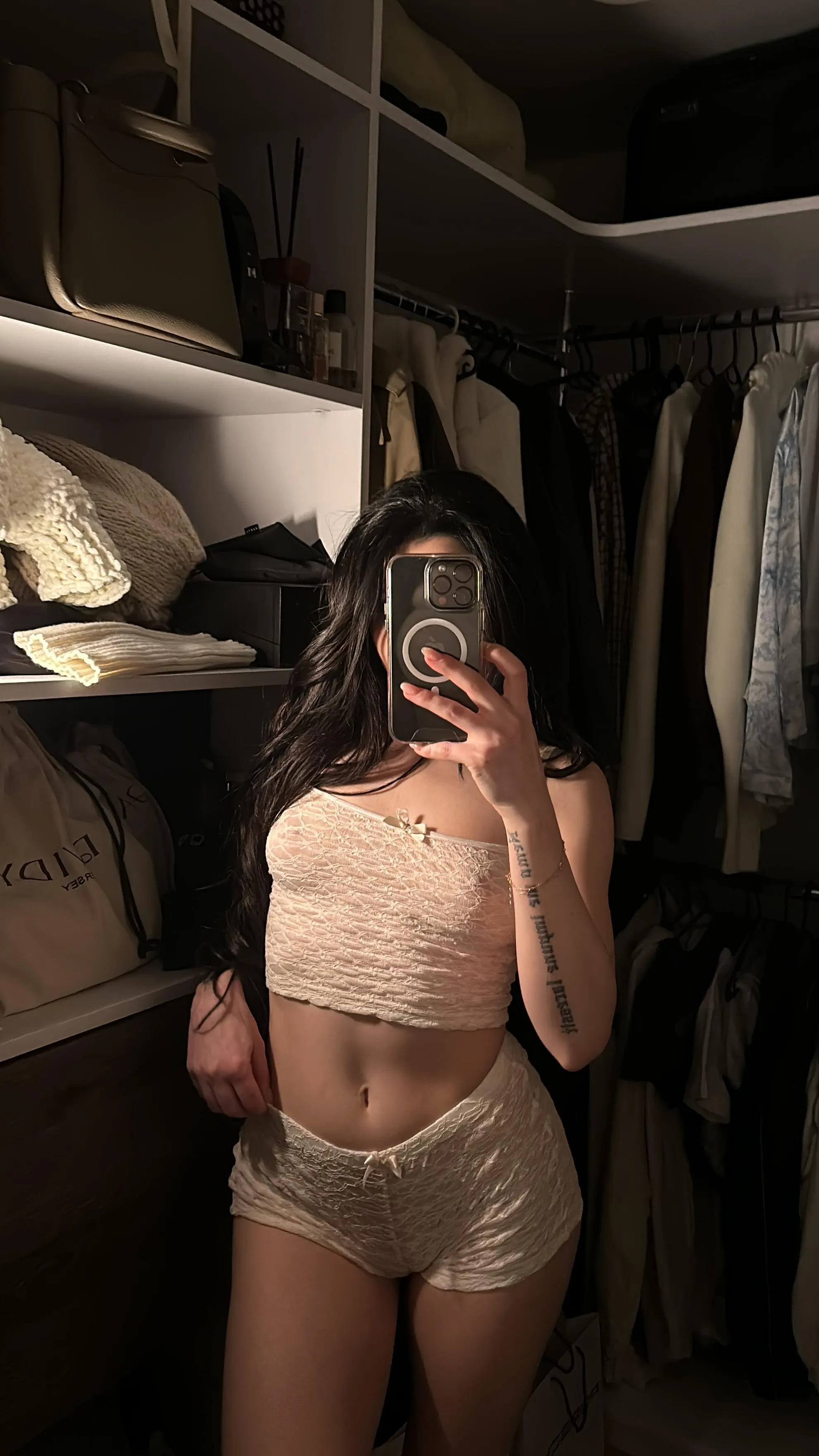 I like to think that I look pretty rate me