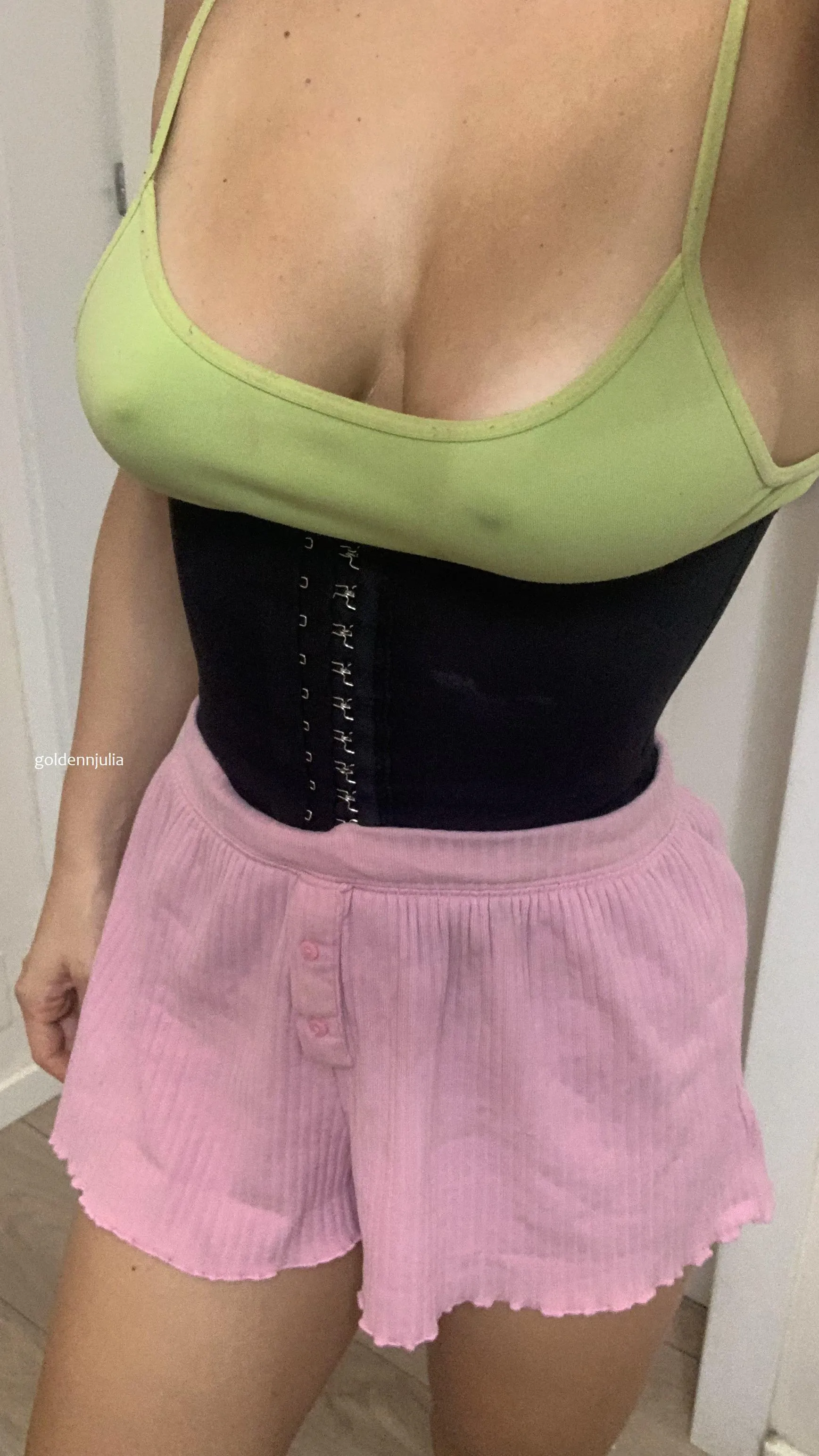 I love catching a guy peek :)