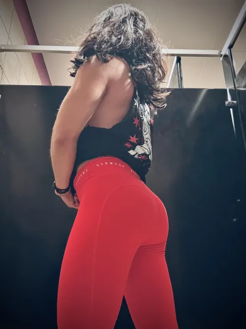 Im so conflicted on these leggings