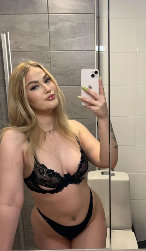 tulisiks myöhään illalla mun luo panee jos laittaisin viestii?