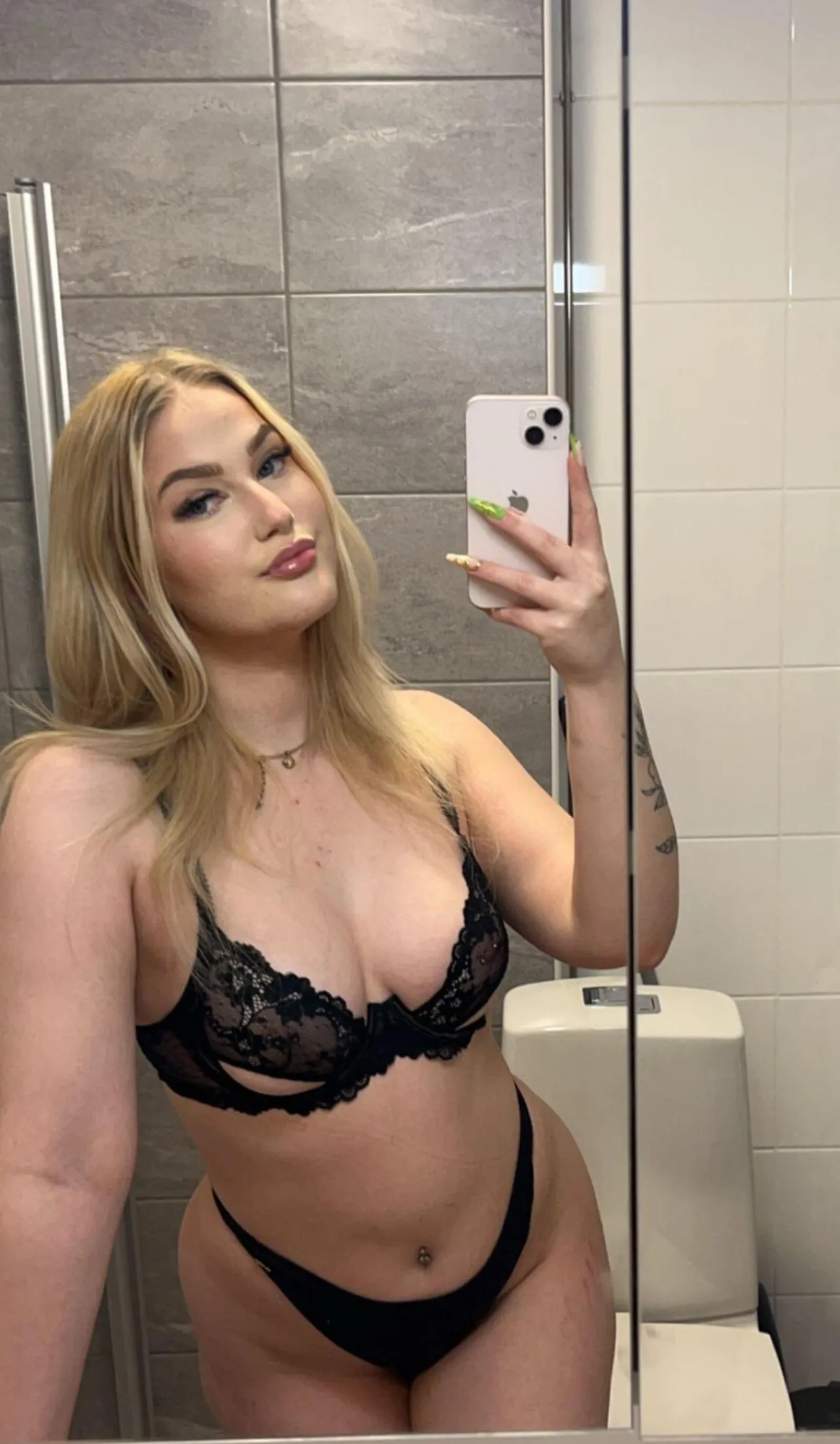 tulisiks myöhään illalla mun luo panee jos laittaisin viestii?