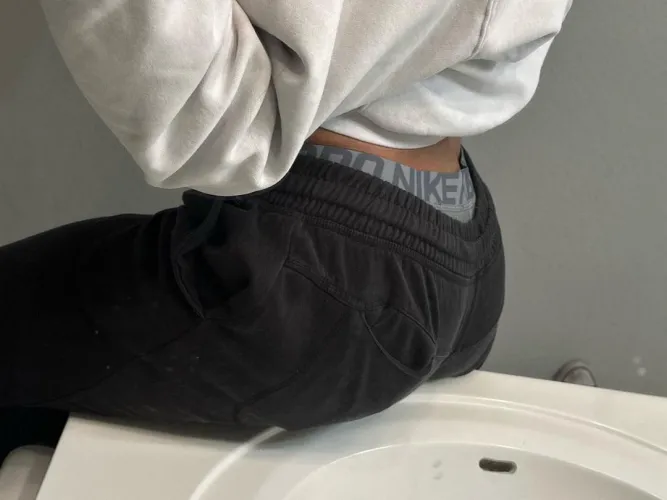 22 Latino SATX. Looking to show off my ass for some big dick. Snap: Bc41138 Boxers+++