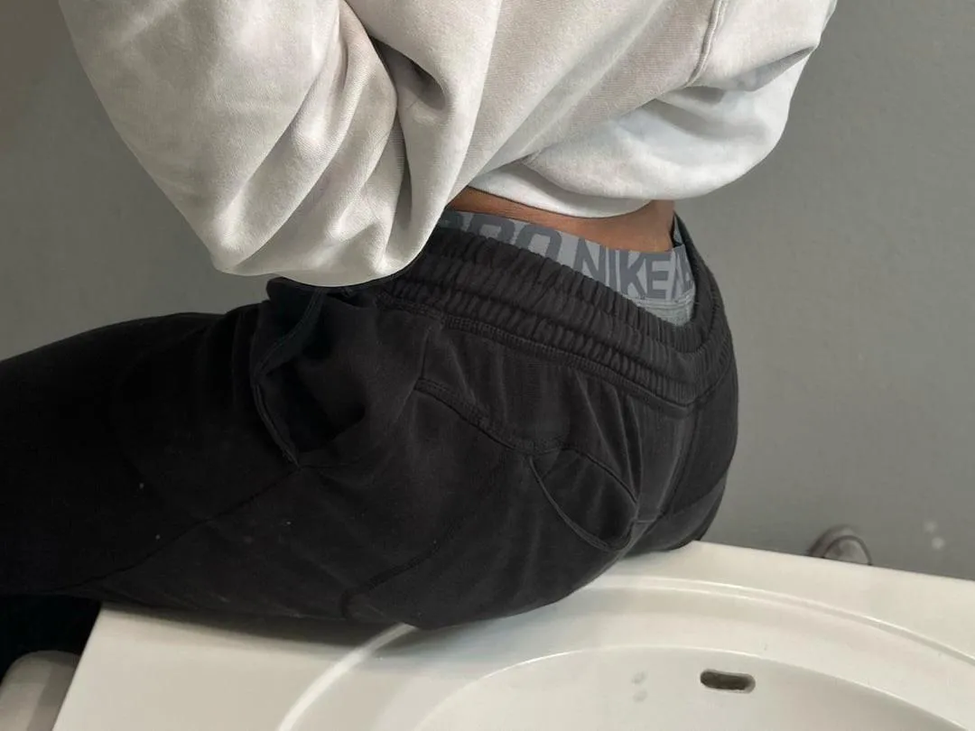 22 Latino SATX. Looking to show off my ass for some big dick. Snap: Bc41138 Boxers+++