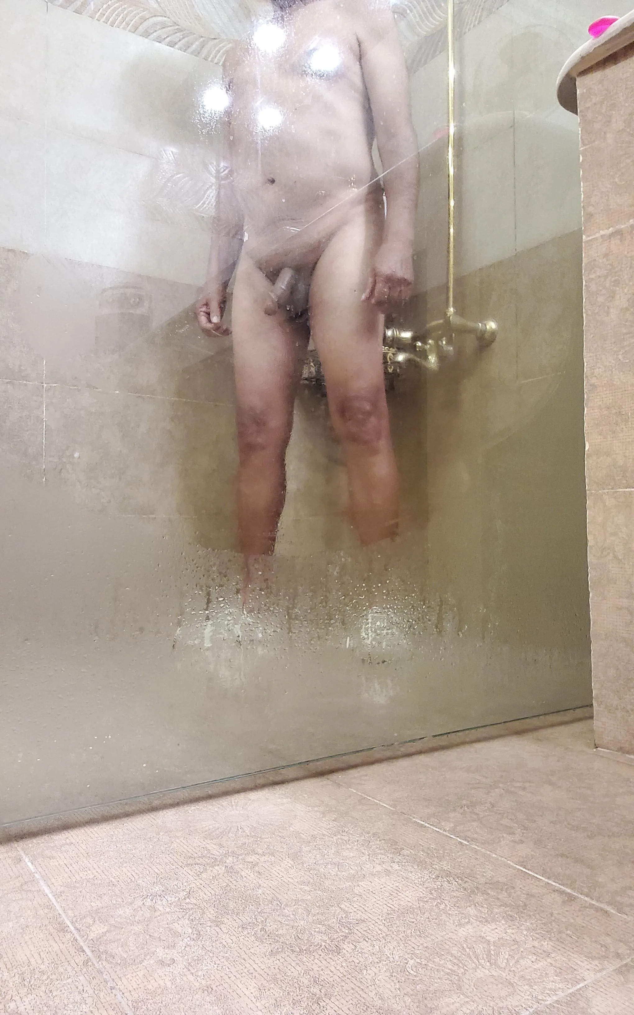 A refreshing shower to bed