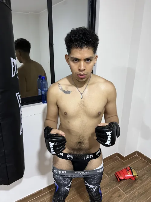 Any submissive willing to please this MMA TOP? I’m getting impatient!