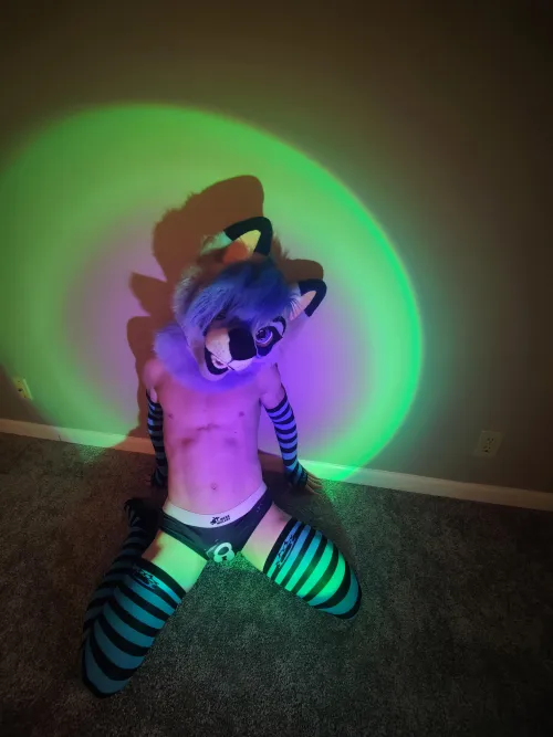 Anyone wanna kiss a cute boy? Please? (OF: foxyytoy)