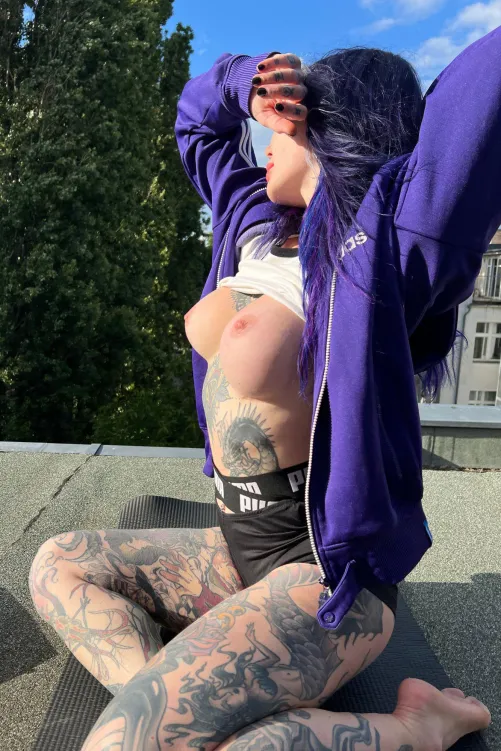 From gaming to flaunting my boobs, I’m here to make things interesting.