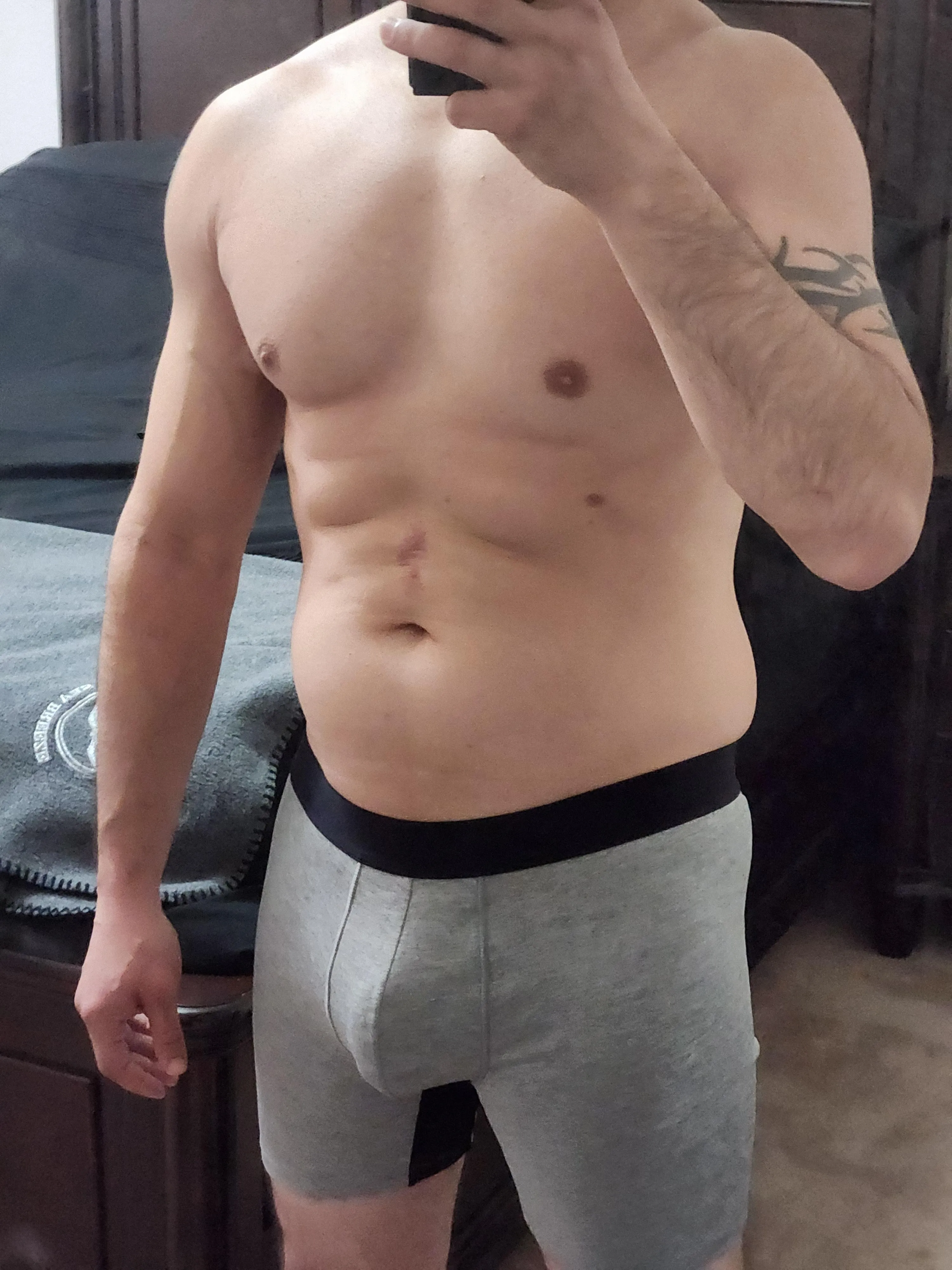 42[M4F/FM] - Babylon/Long Island - seeing if anyone is looking for a fun single straight guy today, avail now or later. Into one on one or MFM just nothing bi. Totally clean, discrete, energetic, luvs to eat pussy, weeks worth of cream and will show up. 