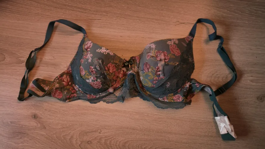 Cum on beautiful floral B cup bra