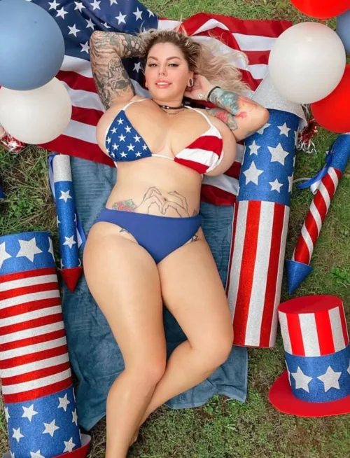 Curvy women are goddesses or angels?