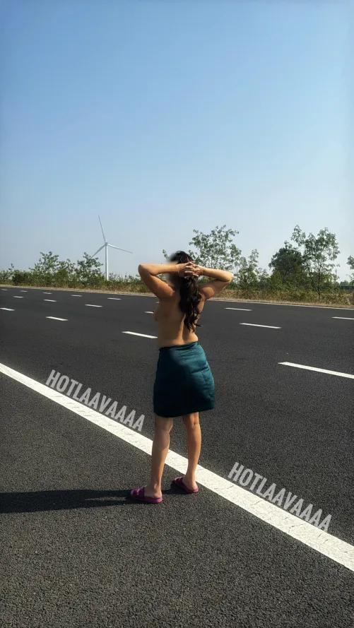 I love flaunting at risky places especially the highways
