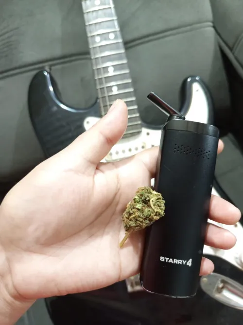 Primeira coisa que eu faço quando acordo é dar uma bola num vendin e você? parece que meu dia flui melhor