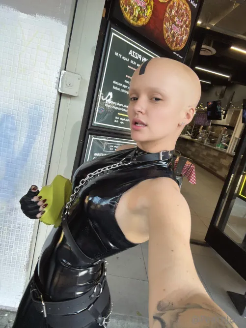 Releasing a new CRYPTIC set to OF today: trigger warning, bald