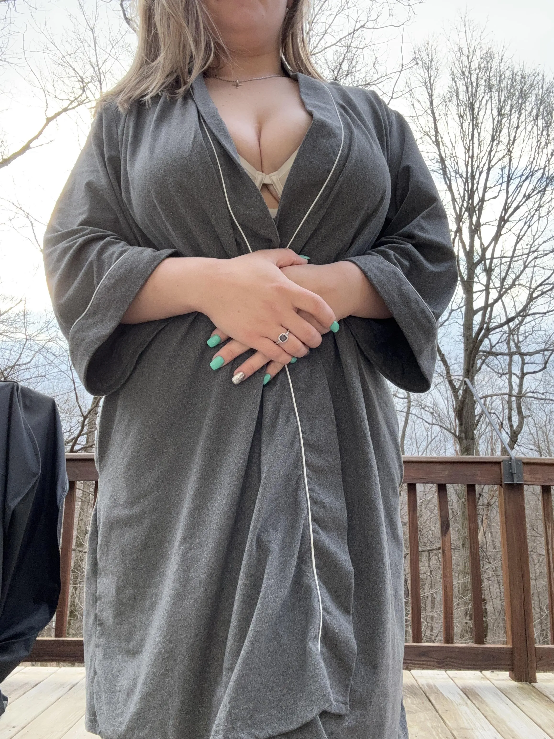 You show up to fix my pipes, I answer the door like this. How do you react?