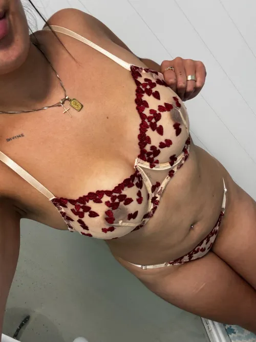 18F in NC in a bit! Looking for an older dadddy to give me a good creampie while i'm there