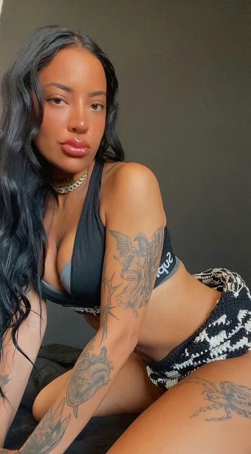 I just want someone who will eat and slum my pussy hard