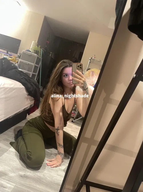I post a ton of girl next door content, come check me out hehe