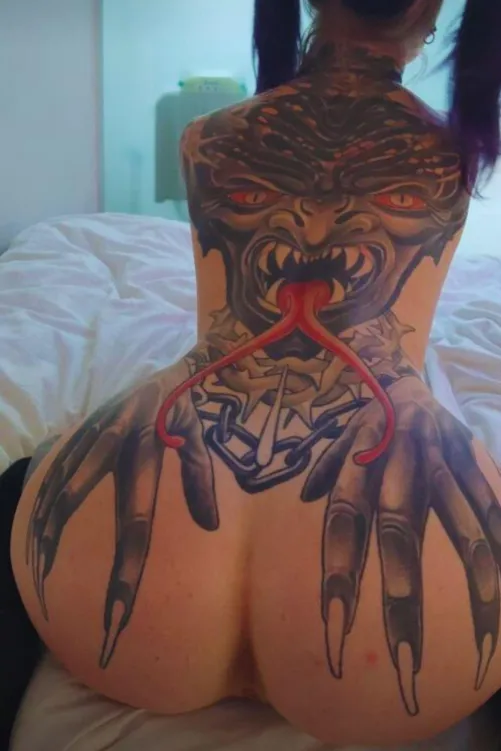 I’m fit, tattooed, and have nice ass that make more fun.