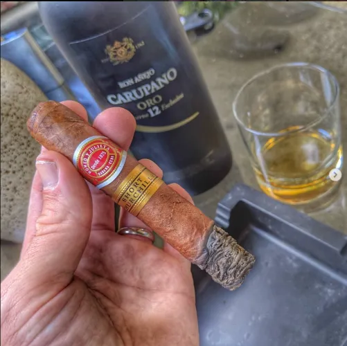 Pairing Chronicles #77: R&J Short Churchills + Carupano 12