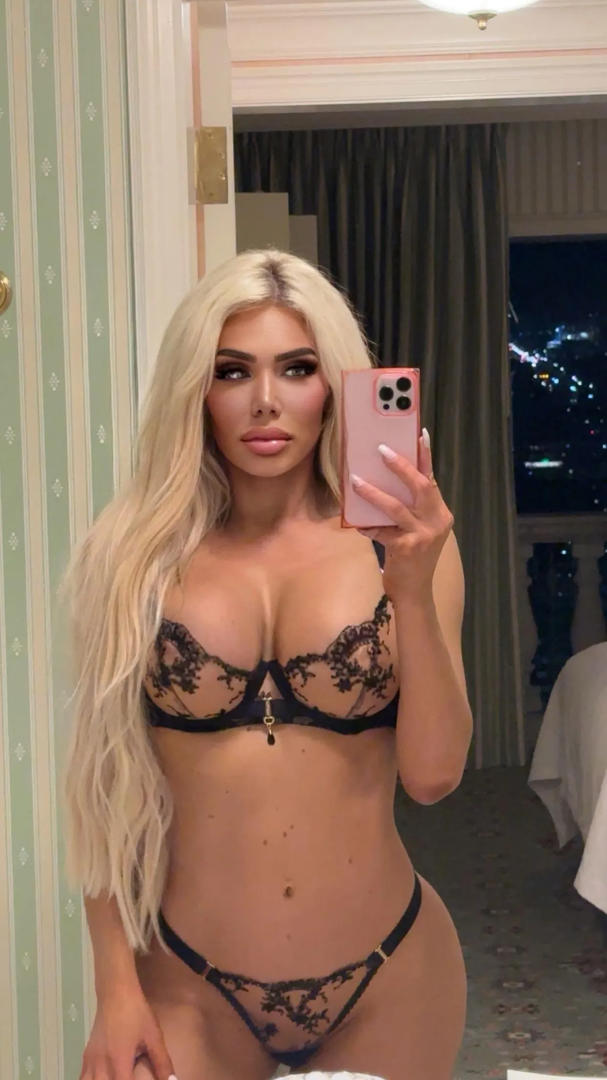 This lingerie noir makes me look sluttiest