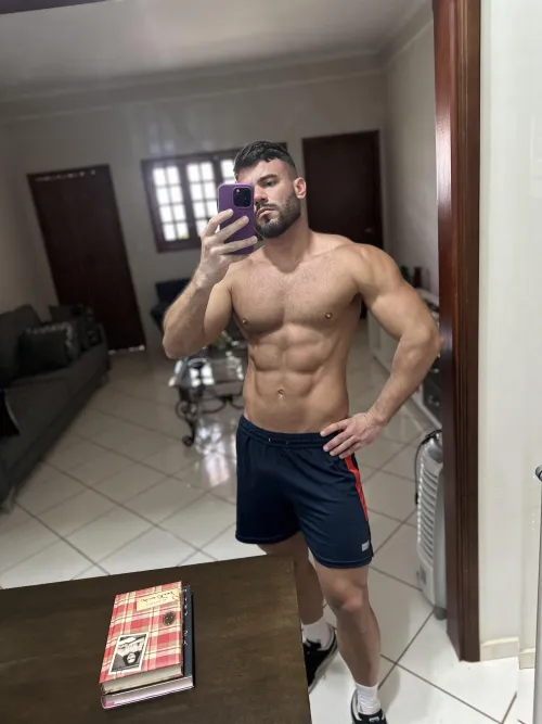 Who can give me a hand after back workout? @mr_bigpeach