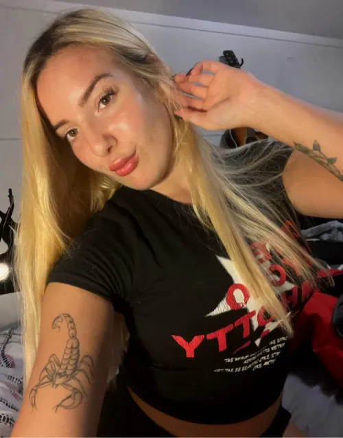 19 [F] – Hoping to find someone who makes small talk feel effortlesssss