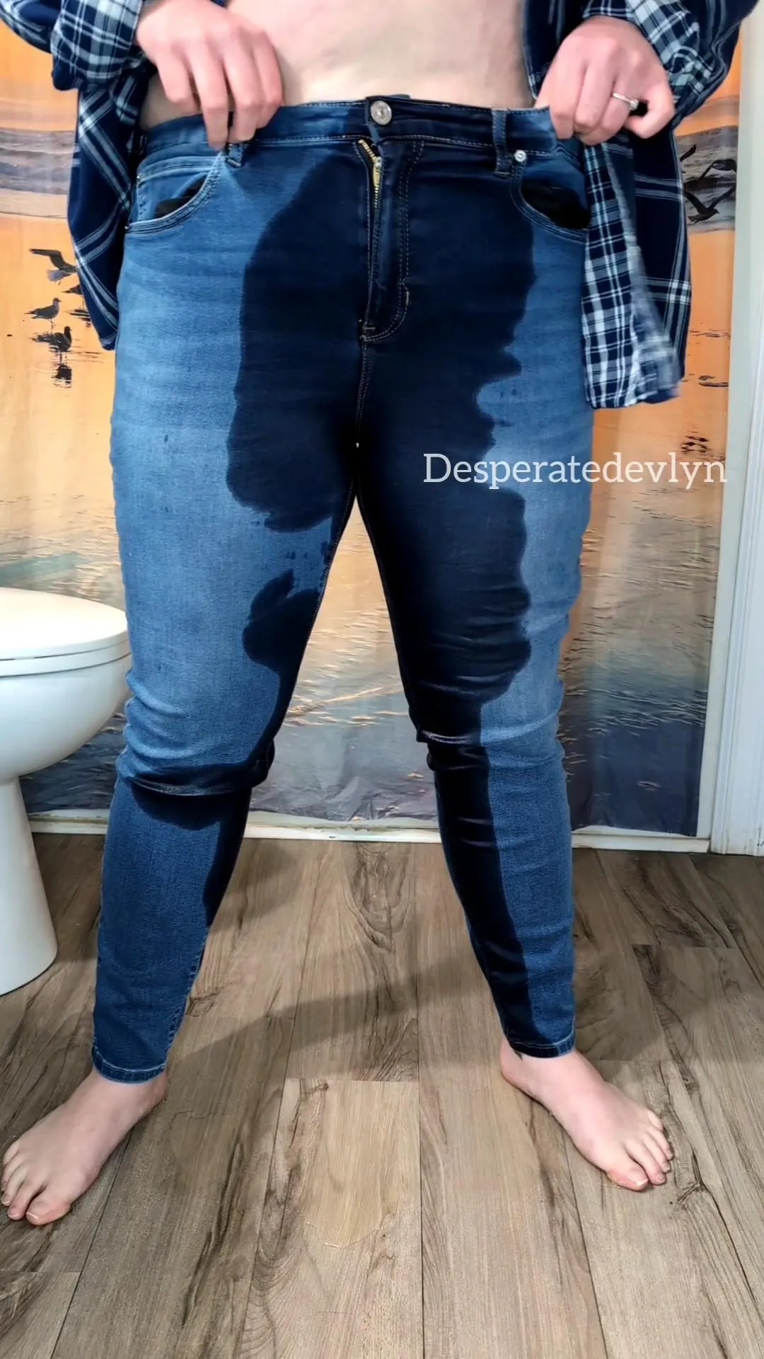 I love wetting in jeans