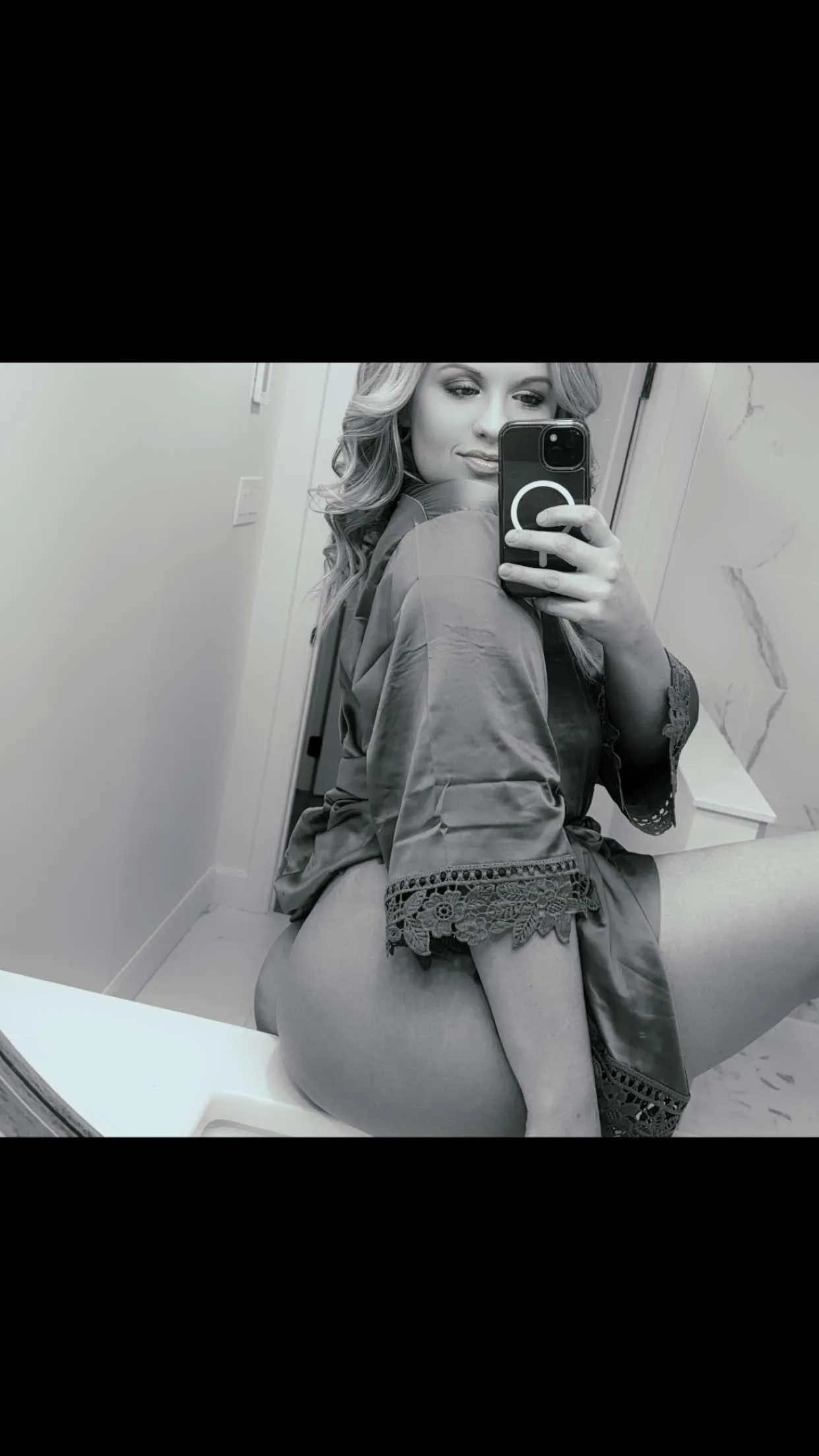 Nothing beats Sunday morning ass grabs (f)