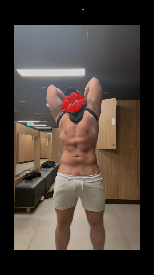 31M4F - hosting in Langham tonight