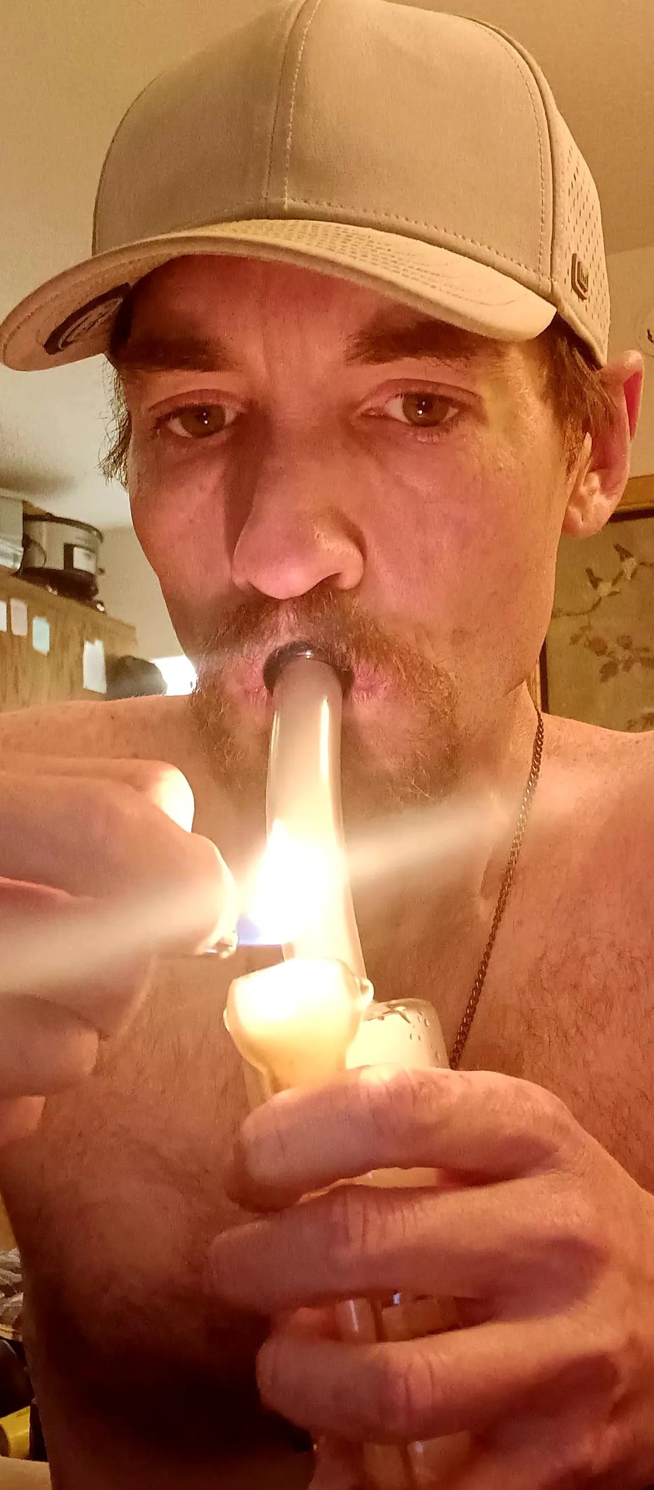 33 [M] just here blowing smoke .. Cheers Lol