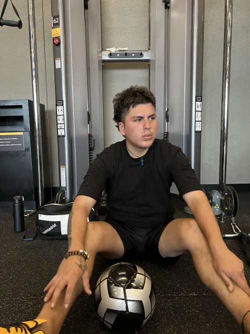 My legs and thighs are getting stronger every day from consecutive workouts haha.