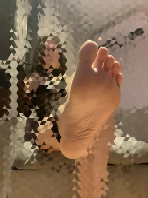 You are looking at my sole. That means it is time to please your goddess.