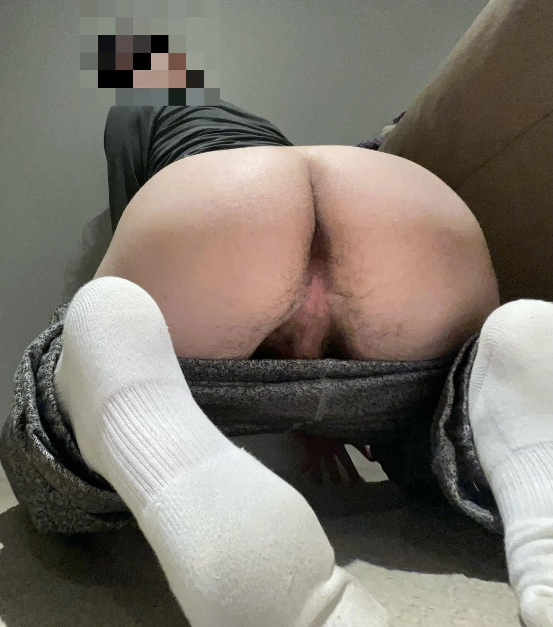 18 waiting for you to cum fuck me in my parents basement 🍑